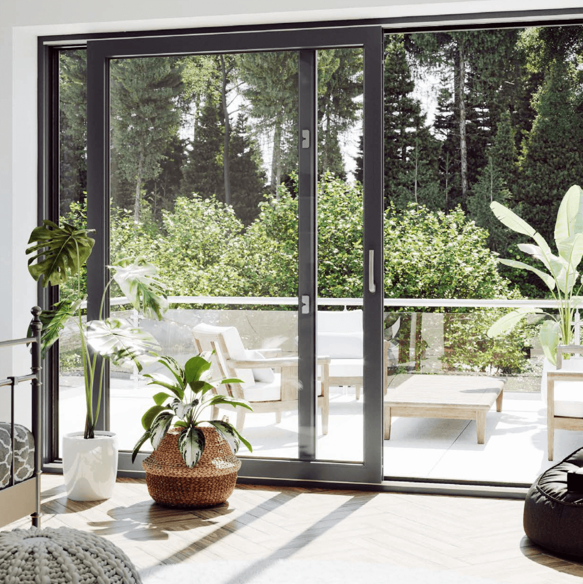 Ejemplo de sistema Rehau Synego Slide instalado en casa con vista a autovía