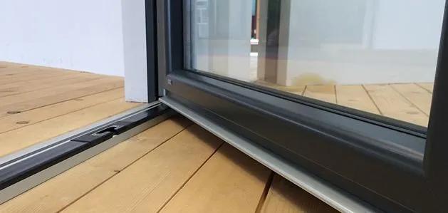 Umbral de aluminio de la puerta