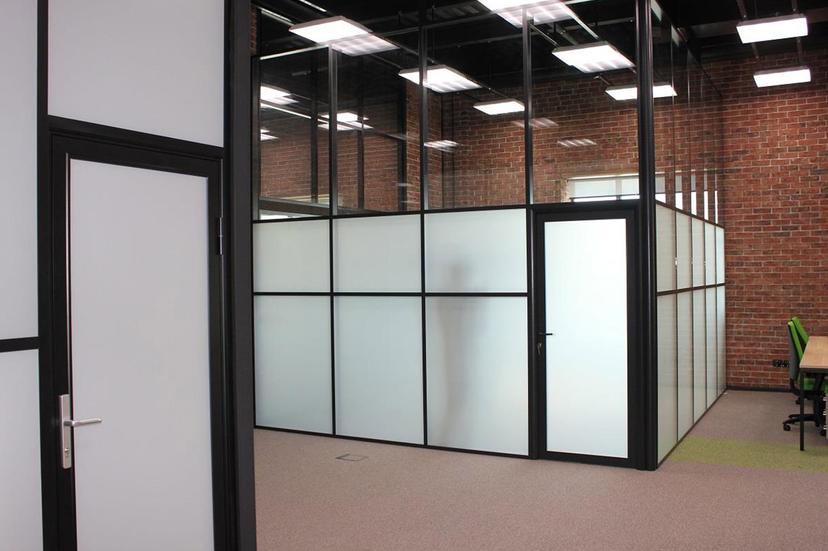 Стеклянные перегородки — каркасная система